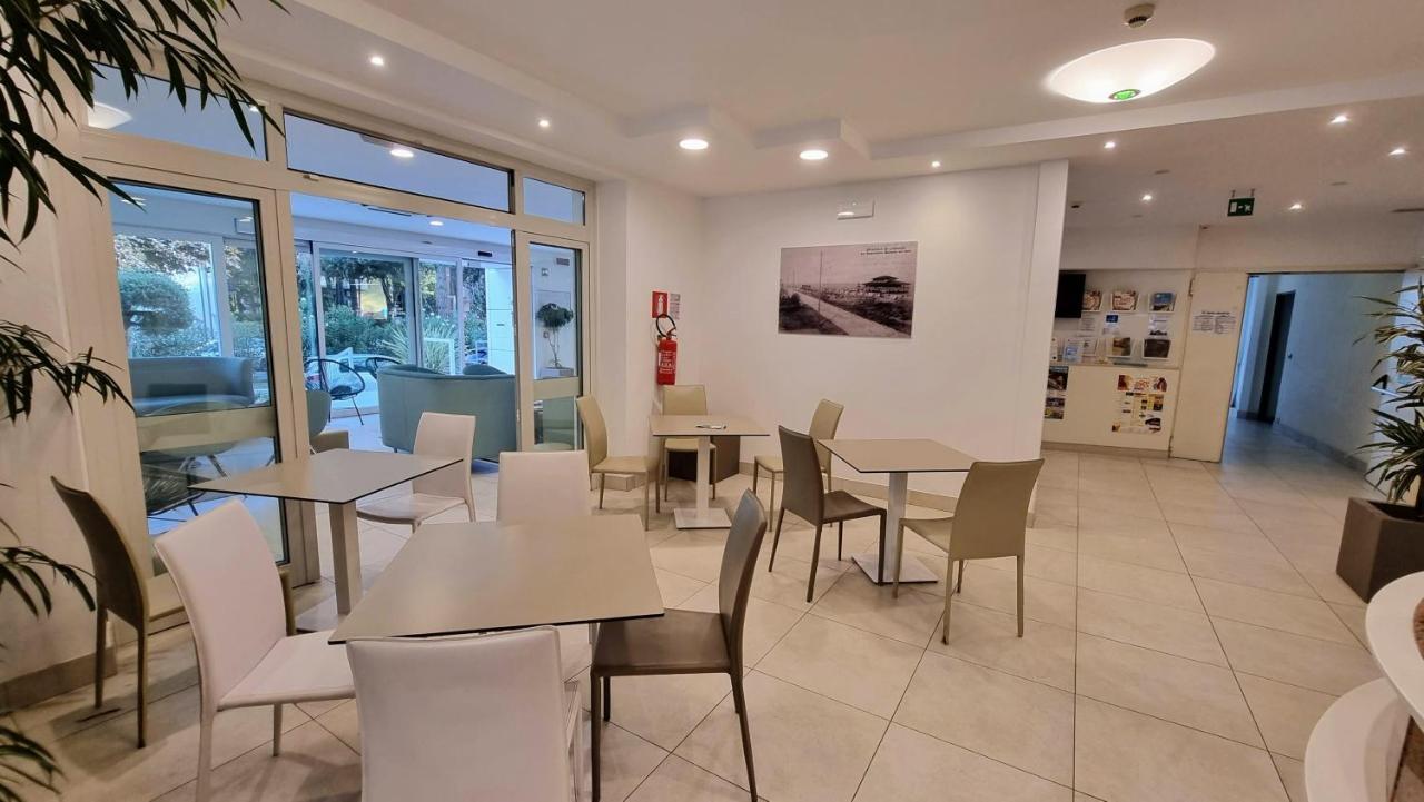 Hotel Helvetia Lignano Sabbiadoro Esterno foto