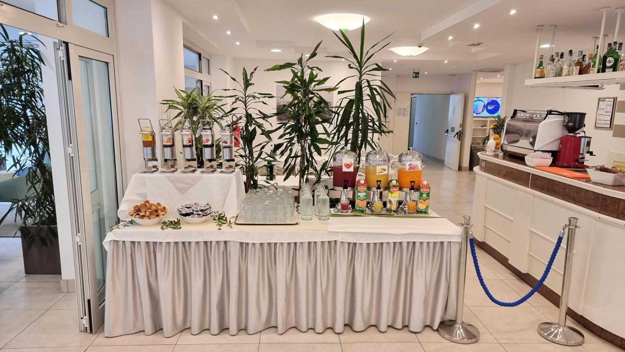 Hotel Helvetia Lignano Sabbiadoro Esterno foto
